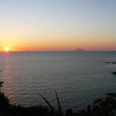 Calabria Overlooking The Sea Of Capo Vaticano Вилла